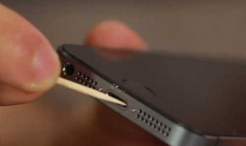clean iphone charging port with toothpick